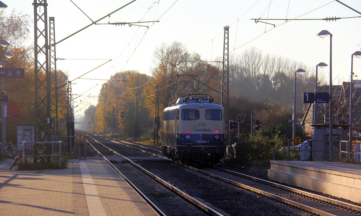 Ein Nachschuss von der 110 383-7 von der Centralbahn kamm als Lokzug aus Duisburg nach Mönchengladbach-Hbf und kommt aus Richtung Krefeld-Hbf und fuhr durch Anrath in Richtung Viersen,Mönchengladbach. 
Aufgenommen vom Bahnsteig 2 in Anrath. 
Bei schönem Herbstwetter am Nachmittag vom 16.11.2018.
