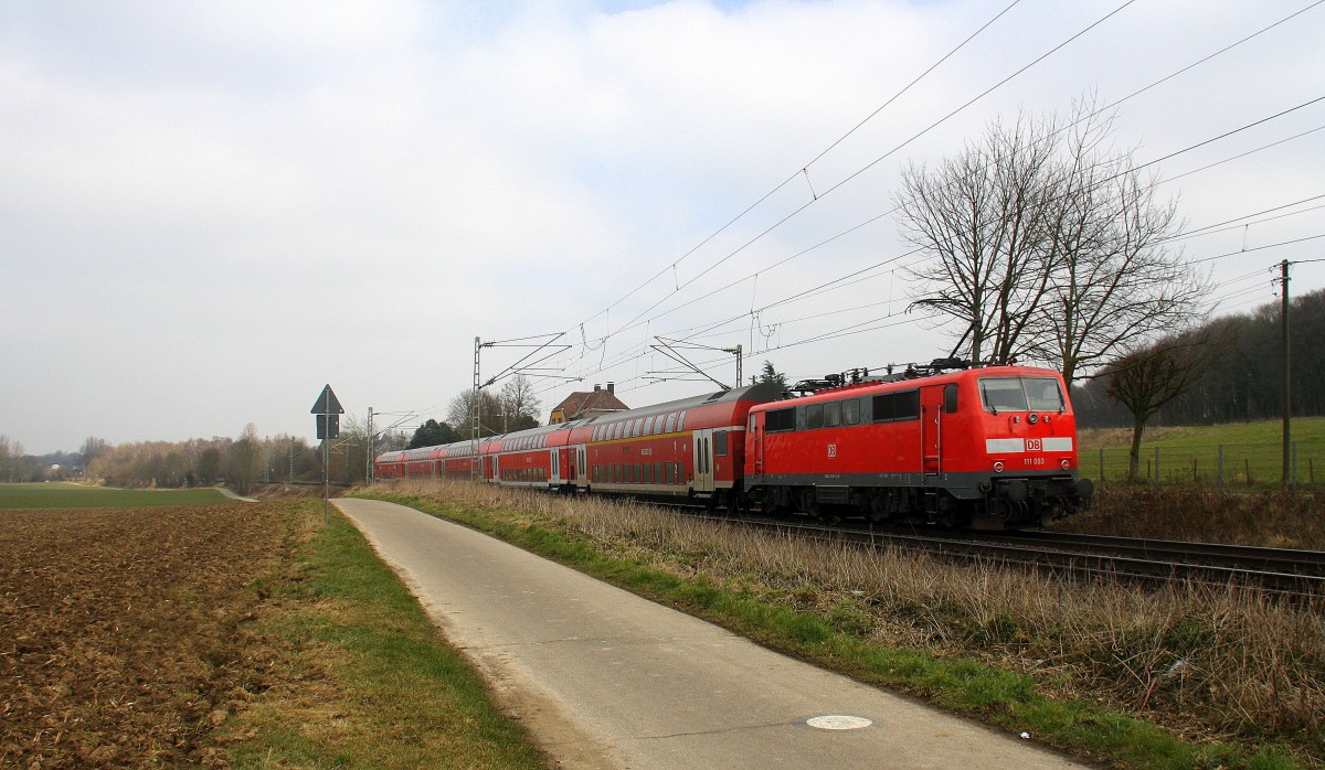 Ein Nachschuss von der 111 093 DB schiebt den RE4 aus Aachen-Hbf nach Düsseldorf-Hbf und kommt aus Richtung Aachen-Hbf,Aachen-Schanz,Aachen-West,Laurensberg,Richterich,Kohlscheid,Herzogenrath,Hofstadt,Finkenrath und fährt durch Rimburg-Übach-Palenberg  in Richtung Übach-Palenberg,Zweibrüggen,Frelenberg,Geilenkirchen,Süggerrath,Lindern,Brachelen,Hückelhoven-Baal,Baal,Erkelenz,Herrath,Beckrath,Wickrath. 
Aufgenommen von einen Weg in Rimburg im Wurmtal. 
Bei Sonne und Wolken am Mittag vom 12.3.2016. 