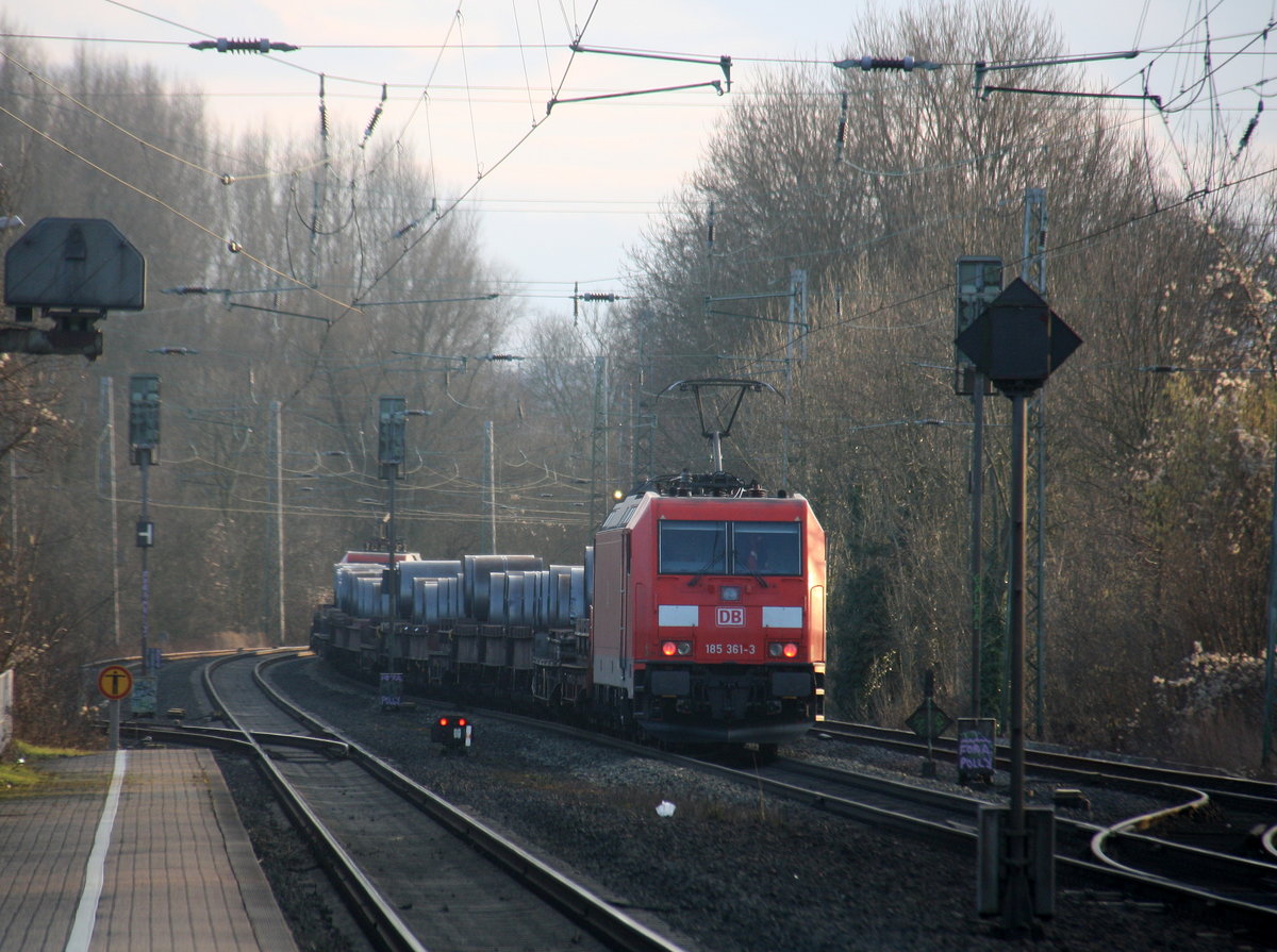 Ein Nachschuss von der 185 361-3 DB und schiebt einen schweren Coilzug aus Bremen(D) nach Kinkempois(B).
Aufgenommen vom Bahnsteig 1 in Kohlscheid. 
Bei Sonnenschein am Nachmittag vom 16.2.2017. 