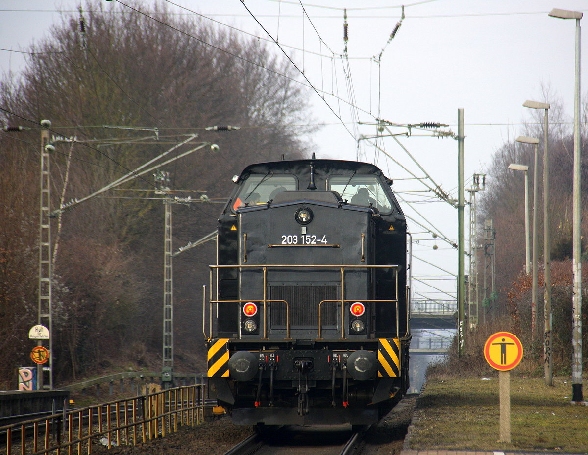 Ein Nachschuss von der 203 152-4  Felix  kamm als Lokzug aus Aachen-West nach Duisburg und fuhr durch Kohlscheid in Richtung Herzogenrath. 
Aufgenommen von Bahnsteig 1 in Kohlscheid.
Bei Sonnenschein am Kalten Nachmittag vom 9.2.2017.