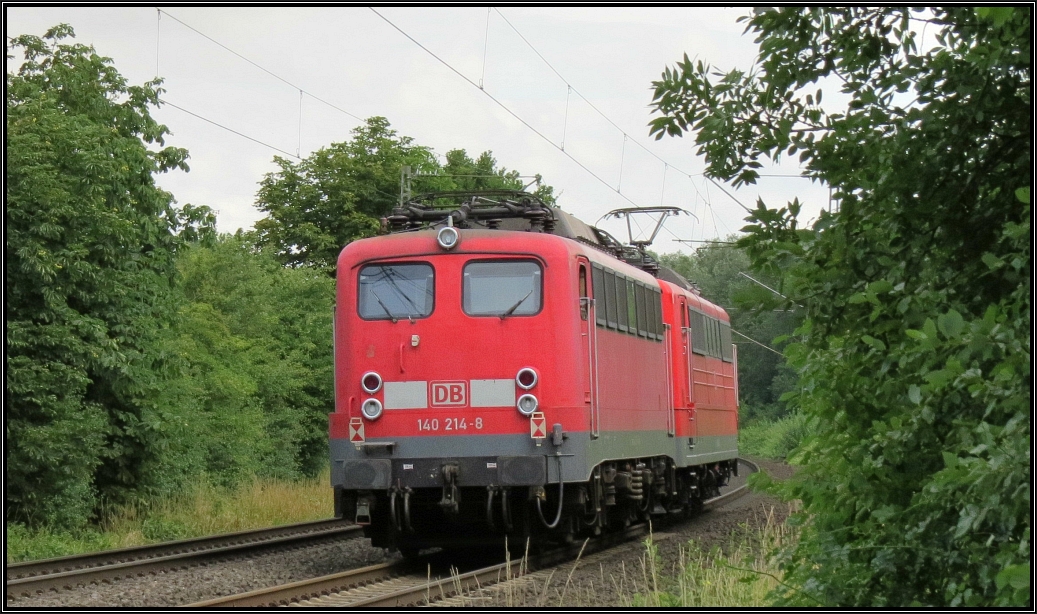 Ein Nachschuß auf die 140 214-8 im Gleisbogen bei Rimburg auf der Kbs 485 am 15.Juli 2015.Auch hier die Frage: Die letzte Fahrt zum Schneidbrenner? Antwort erstmal ungewiss!