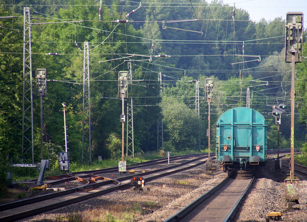 Ein Nachschuss auf ein Güterzug.
Aufgenommen vom Bahnsteig 2 in Kohlscheid. 
An einem schönem Sommermorgen am Morgen vom 10.6.2016.