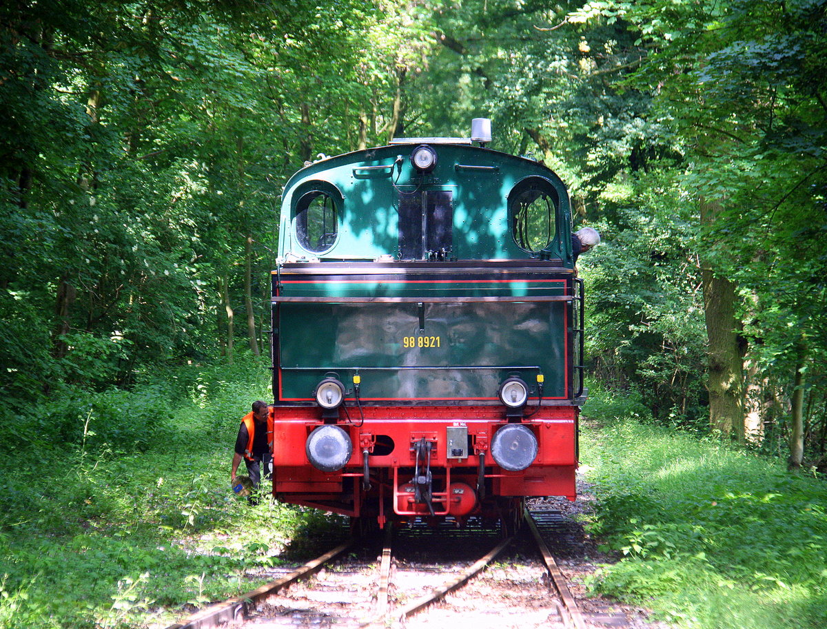 Ein Nachschuss von der Dampflok Schluff beim Umsetzen in Hülser-Berg.
Aufgenommen vom Personenzug. 
Bei Sommerwetter am Nachmittag vom 28.5.2017.