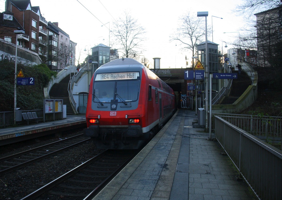 Ein Nachschuss von dem RE4 aus Dortumund-Hbf nach Aachen-Hbf.
Aufegenommen von Bahnsteig 1 in Aachen-Schanz.
Am einem Kalten Morgen vom 8.1.2016.