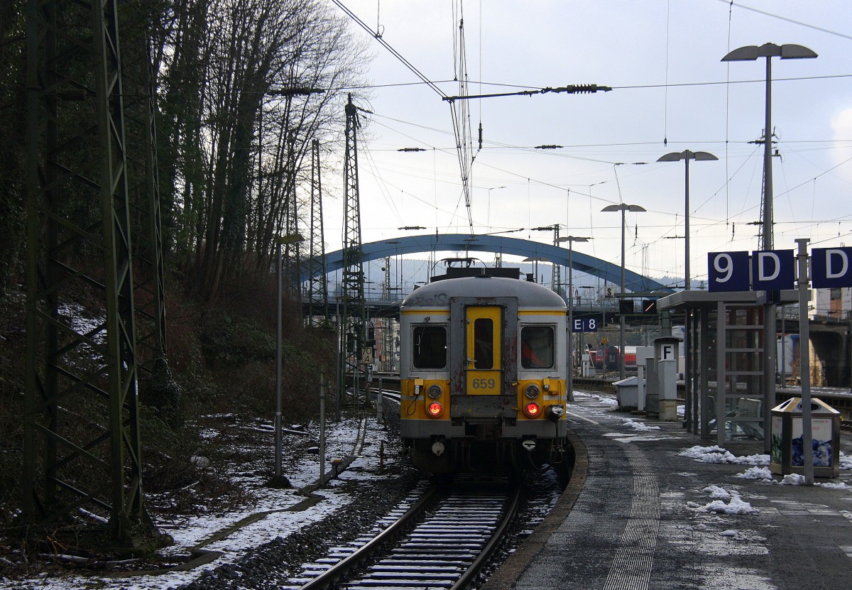 Ein Nachschuss vom dem Triebzug der SNCB 659 von Aachen-Hbf nach Spa-Géronstère(B) beider Abfahrt in Aachen-Hbf und fährt in Richtung Belgien. 
Bei schöner Wintersonne am Nachmittag vom 31.1.2015. 