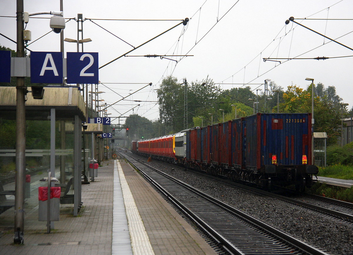 Ein Nachschuss vom einem englischer Triebwagen nach Aachen-West.
Aufgenommen vom Bahnsteig 2 in Geilenkirchen. 
Bei Regenwetter am Nachmittag vom 14.9.2017.