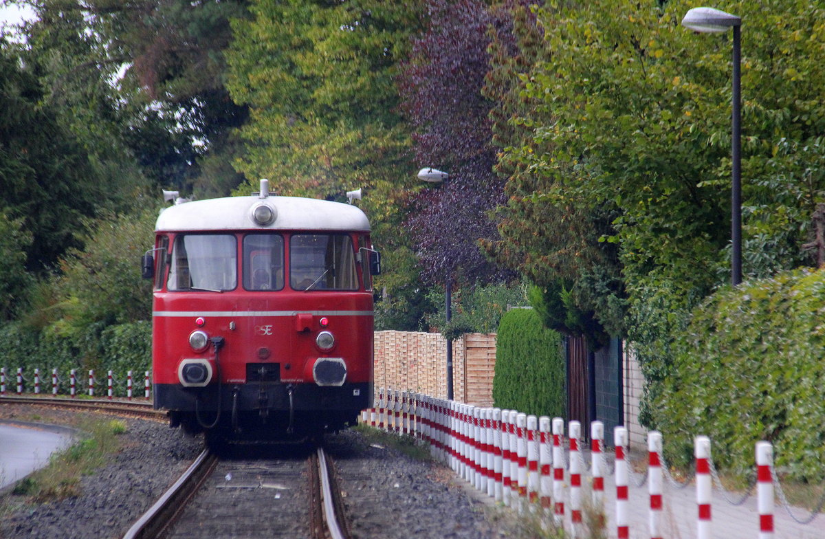 Ein Nachschuss vom einem MAN Schinenbus von der RSE.
Aufgenommen in Troisdorf-Sieglar. 
Am Mittag vom 22.9.2018.