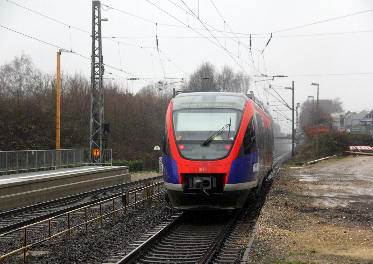 Ein Nachschuss von der Euregiobahn (RB20) kommt aus Stolberg-Altstadt nach Alsdorf und hält in Kohlscheid und fährt in Richtung Herzogenrath. 
Aufgenommen von Bahnsteig 1 in Kohlscheid.
Bei Regenwetter am Nachmittag vom 13.1.2019.