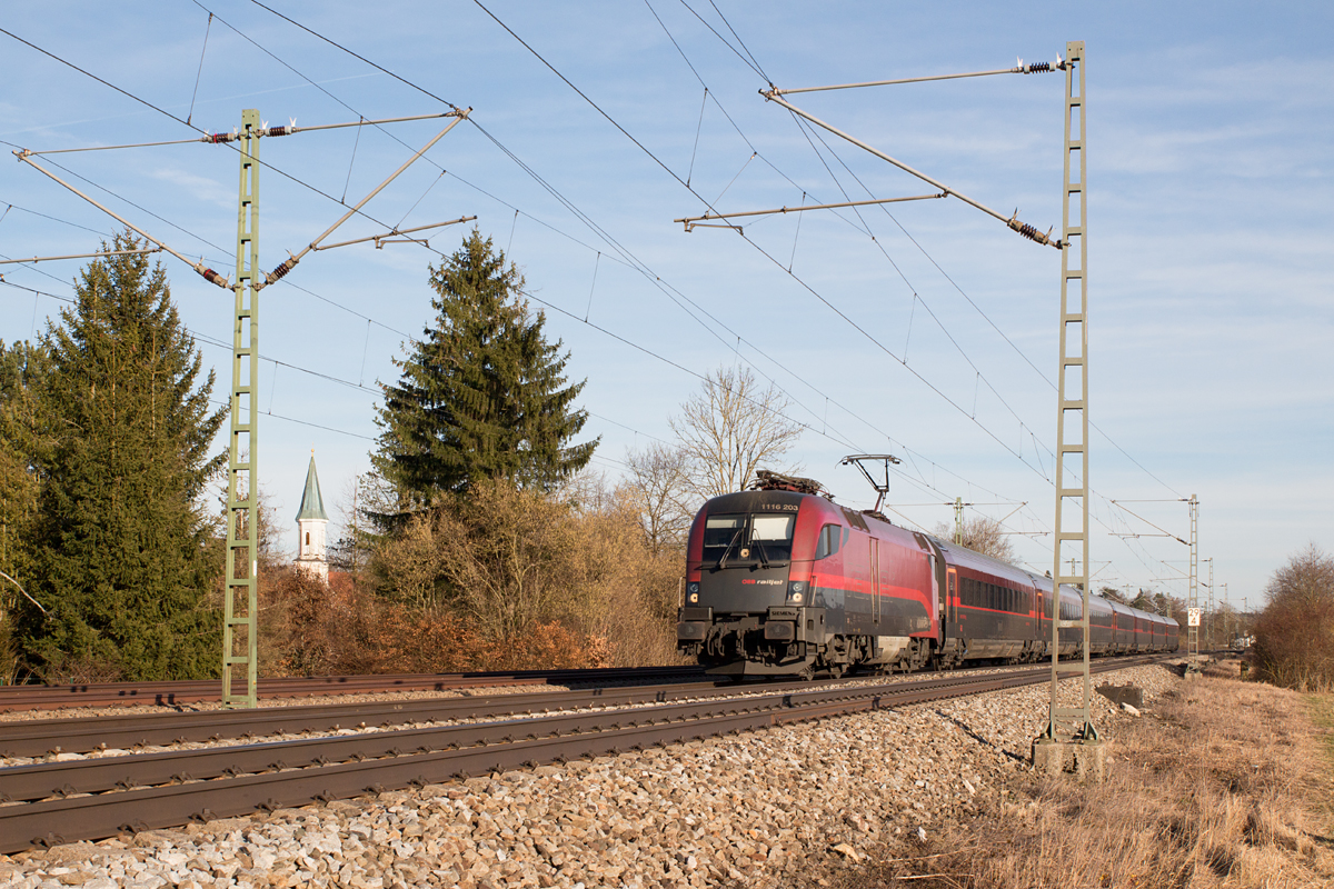 Ein  Railjet  in Fahrtrichtung München, gezogen von 1116 203-9, konnte am 25.02.17 am Ortsrand von Eglharting bildlich festgehalten werden.