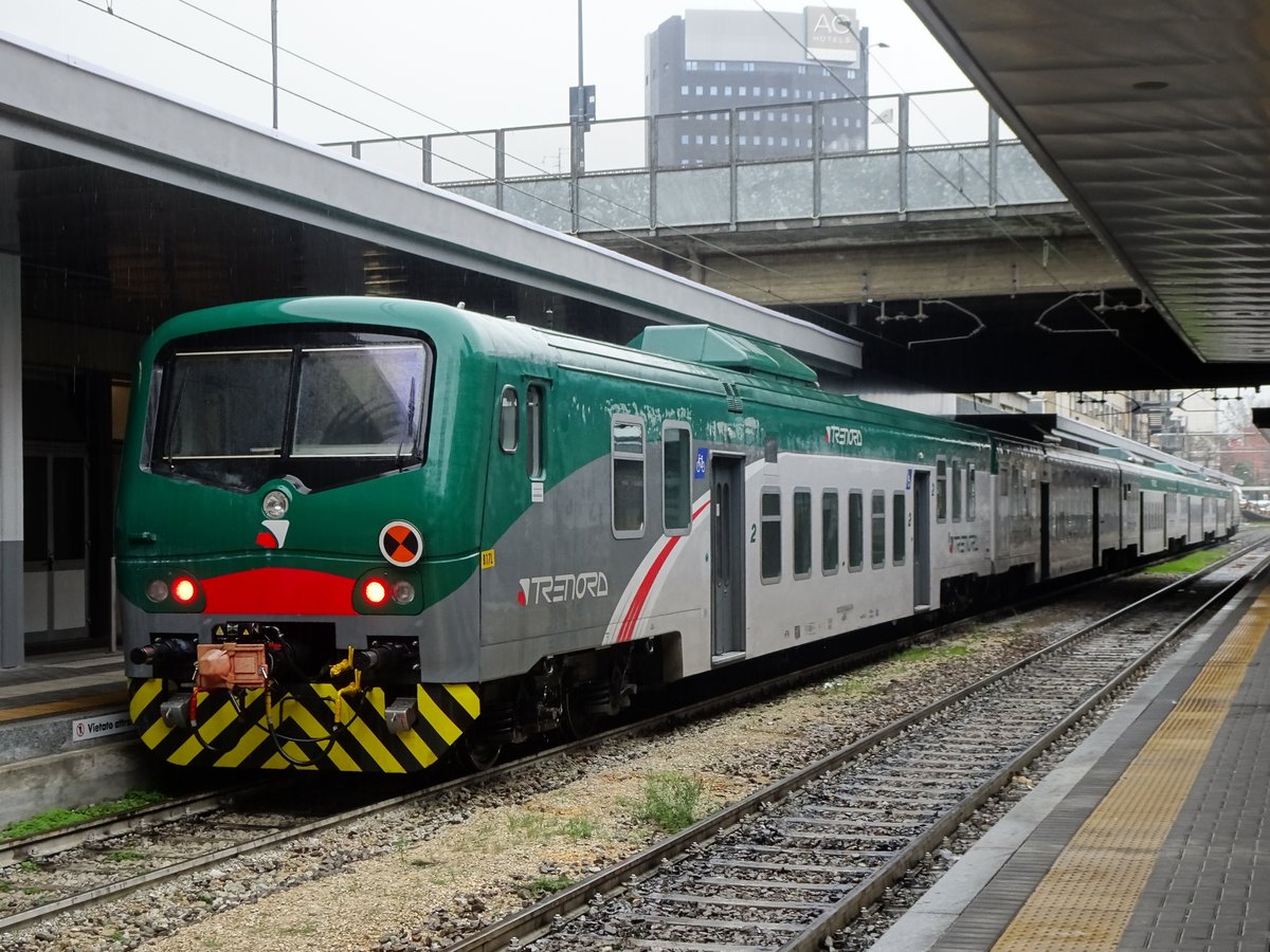 Ein Regionalzug im Bahnhof Milano Garibaldi, 19.03.2018. 