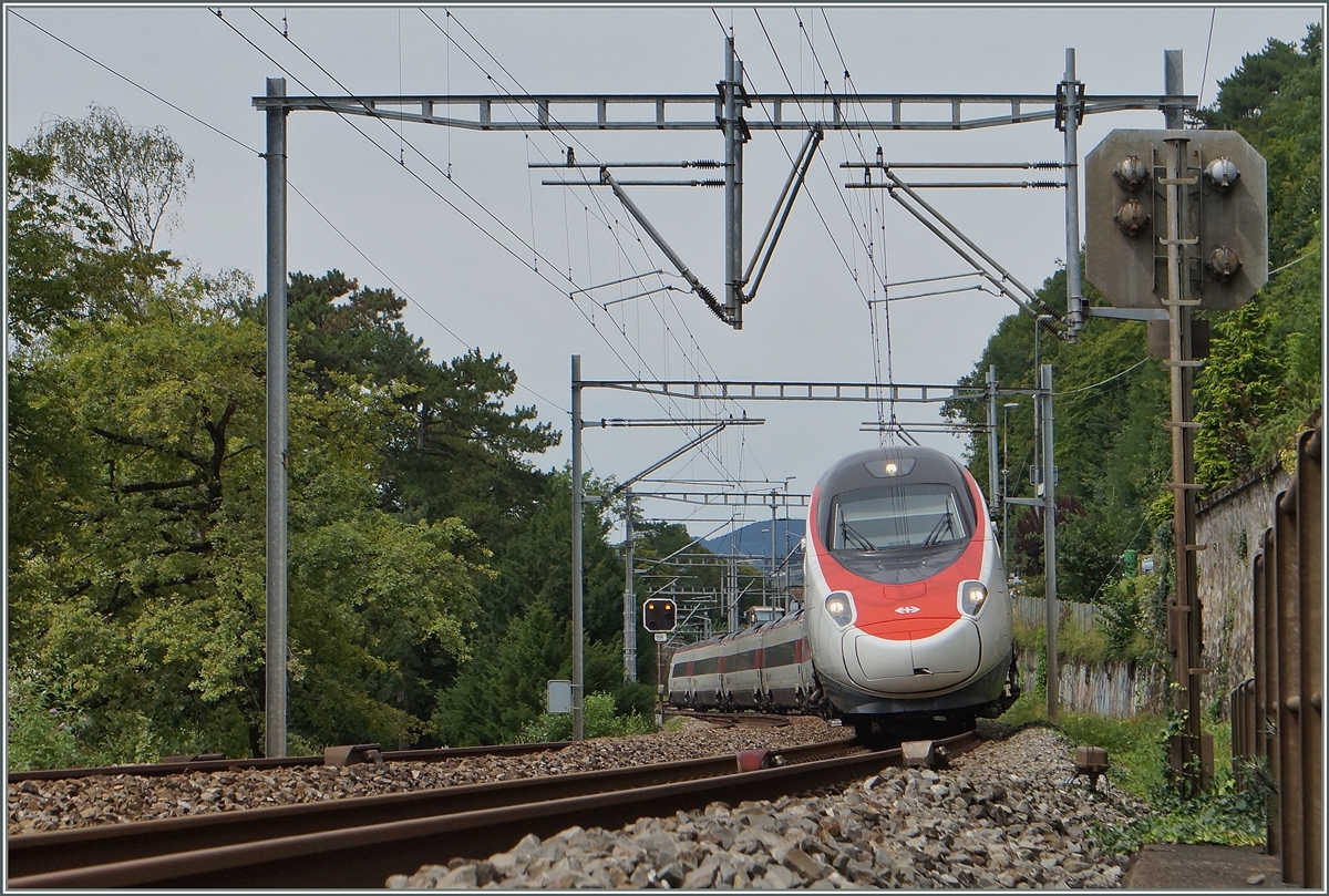 Ein SBB ETR 610 als EC 39 von Genève nach Milano beim (nicht zu sehenden) Château de Chillon.
12. August 2014