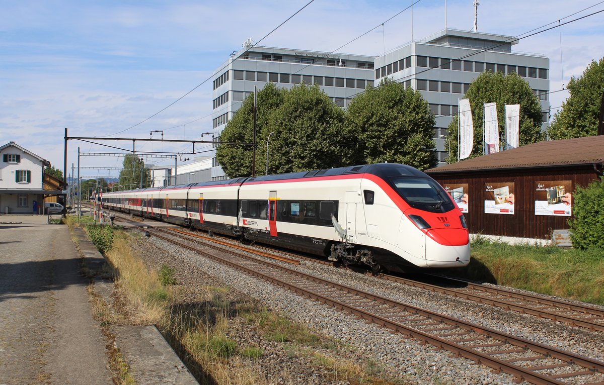 Ein SBB RABe 501 durchfährt am 13. August 2018 bei einer Testfahrt den Bahnhof Erlen und erreicht in Kürze den Stadler-Werk in Erlen.