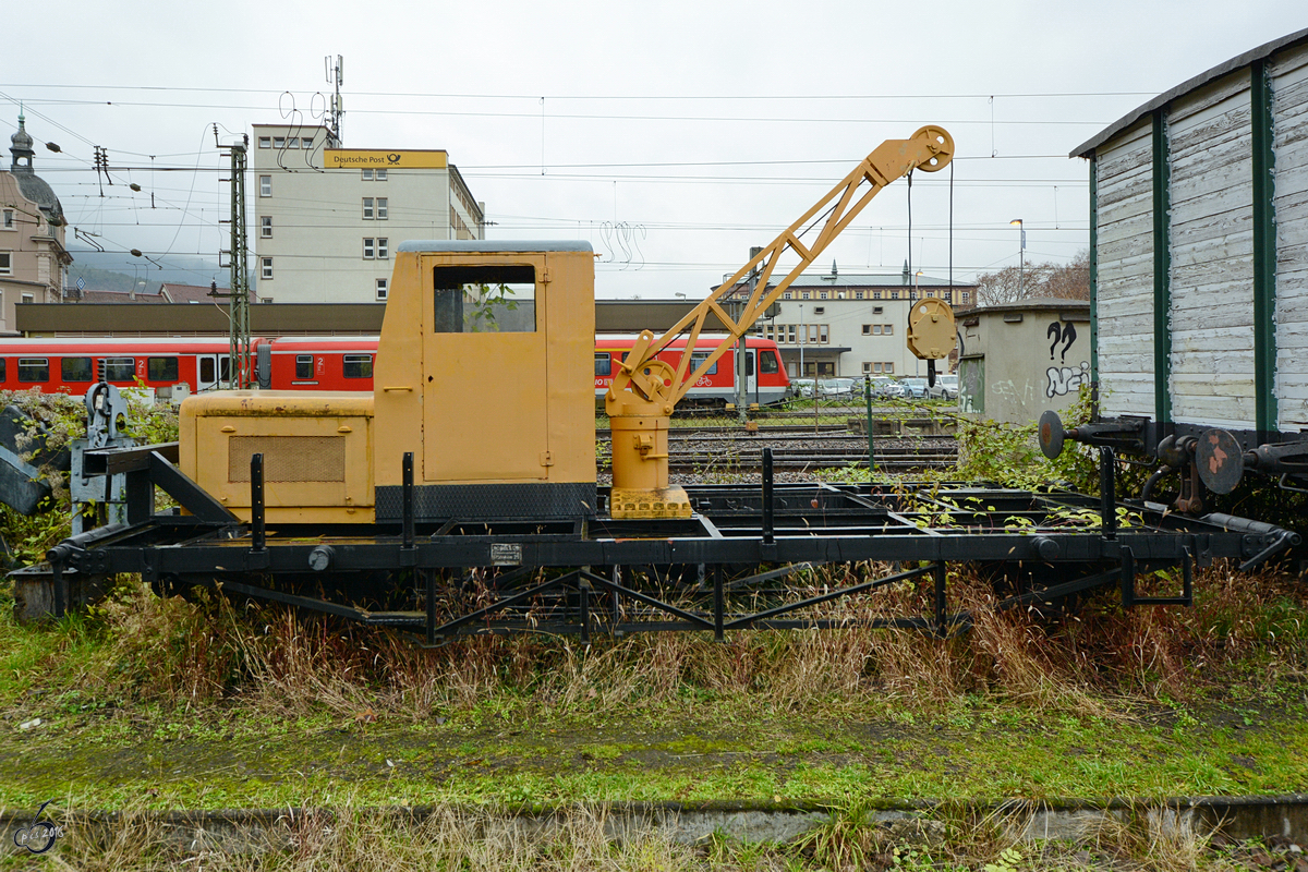 Ein Schienen-Kleinwagen mit Kran im Eisenbahnmuseum Neustadt an der Weinstraße. (Dezember 2014)