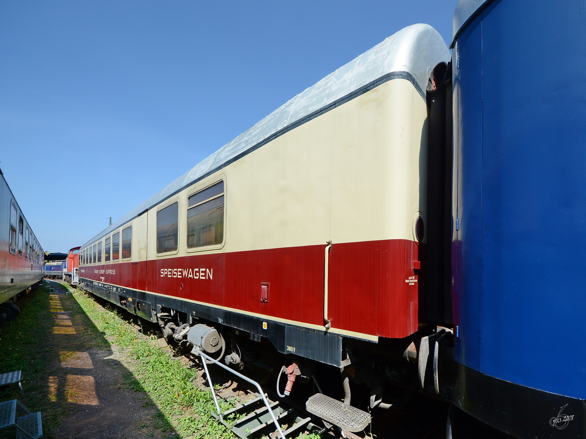 Ein Speisewagen im August 2018 im Eisenbahnmuseum Koblenz.