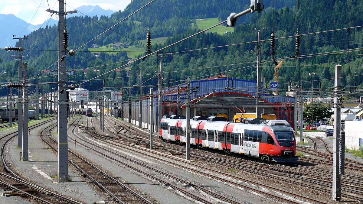 Ein TALENT 4024  Linie Salzburg  bei Ausfahrt aus Bischofshofen; 02.08.2010
