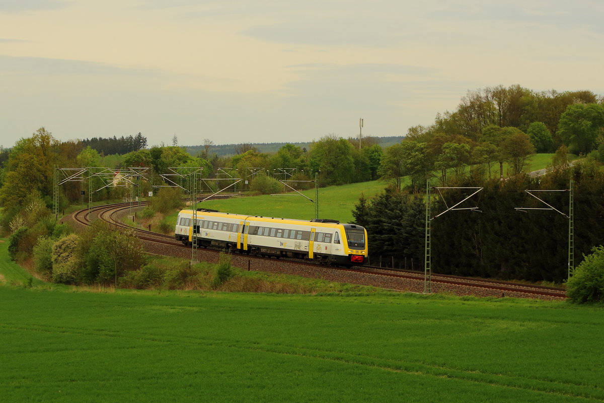 Ein weiß-gelber 612 515 von  Bwegt  Württemberger Triebwagen war fern von zu hause unterwegs im Vogtland. Aufgenommen wurde dieser in der Ruppertsgrüner Kurve am 24.04.2018.