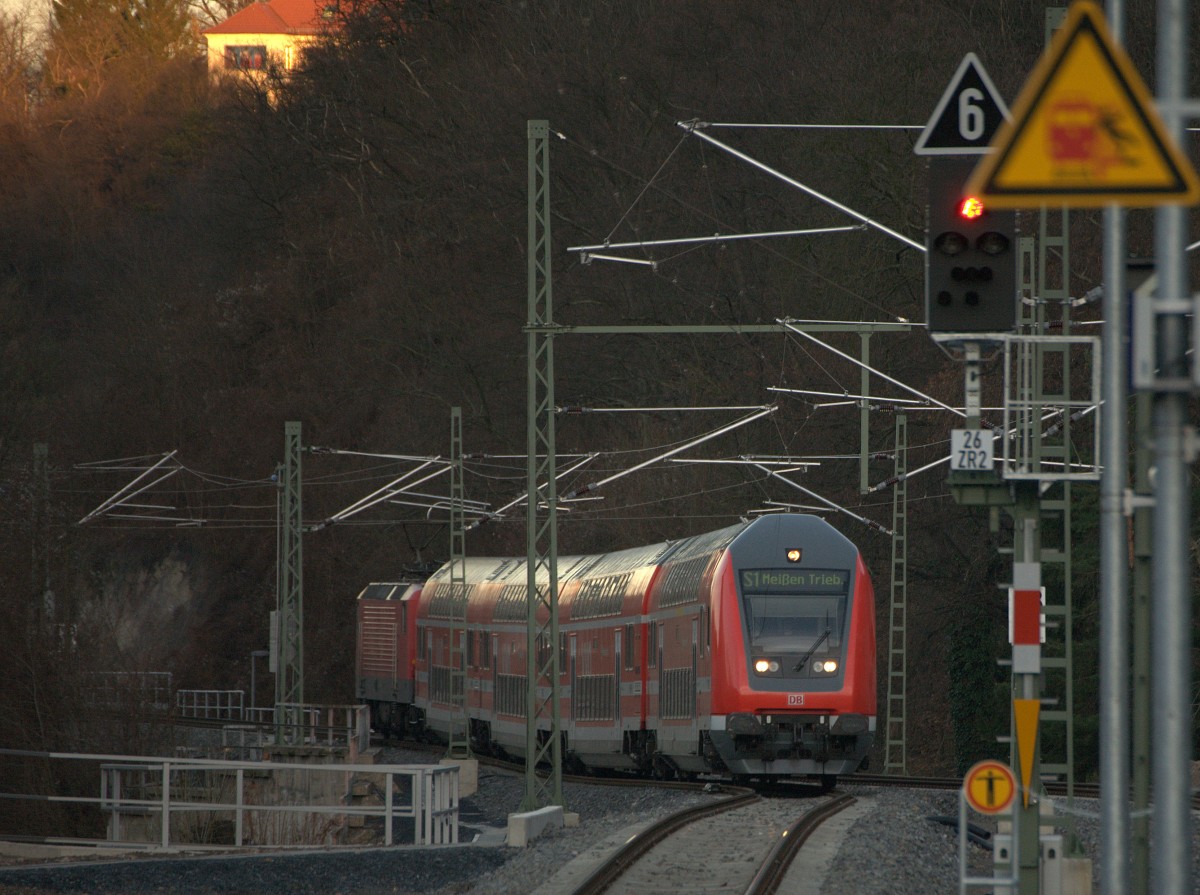 Ein Zug der Linie S1 kurz vor dem Haltepunkt Meißen Triebischtal.
27.12.2013 16:41 Uhr.