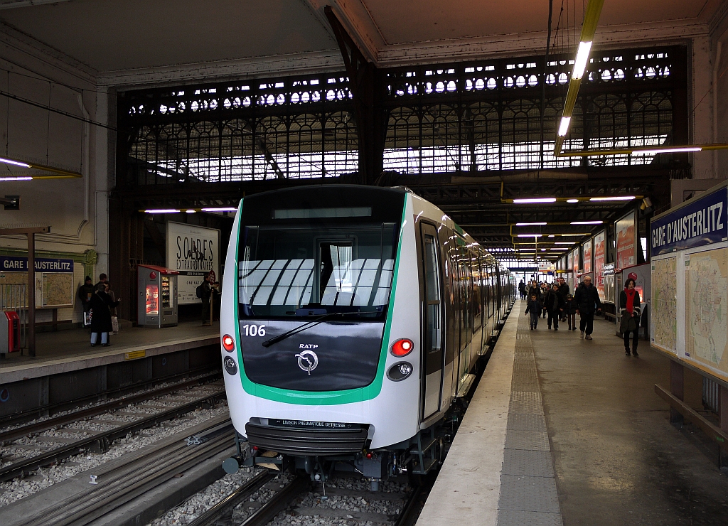 Ein Zug der neuesten Pariser Metro-Baureihe in der Station "Gare d