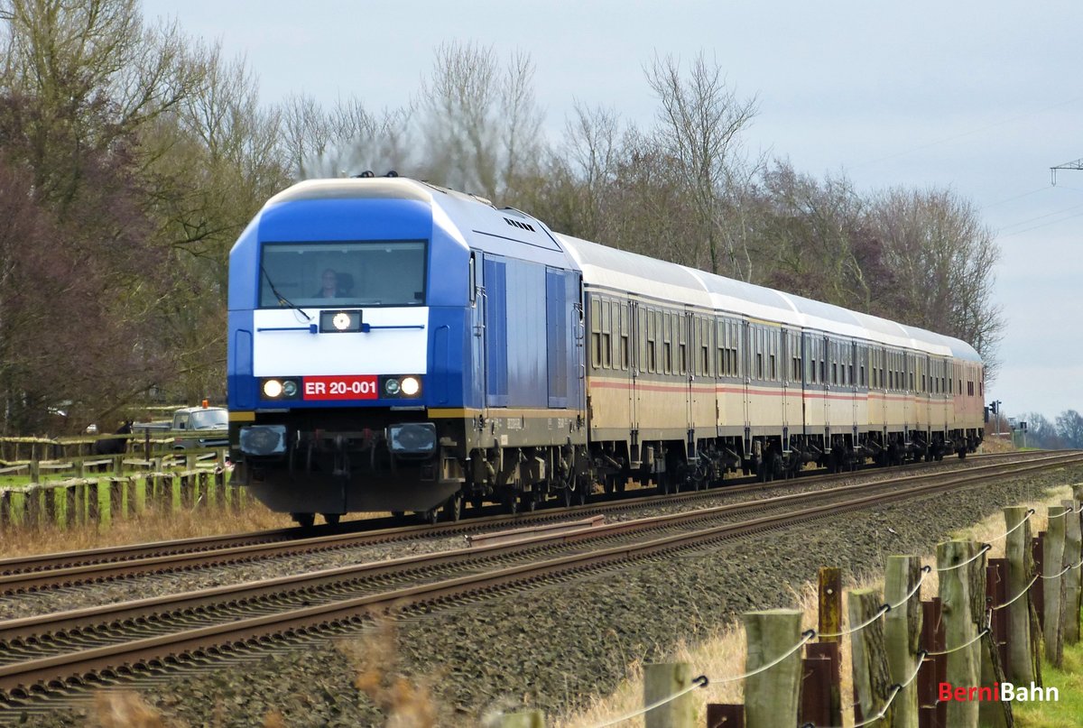 Eine Dispolok mit privaten N-Wagen auf der Marschbahn als Ersatzfuhrpark für die defekten Wagen der NOB Anfang Dezember 2016