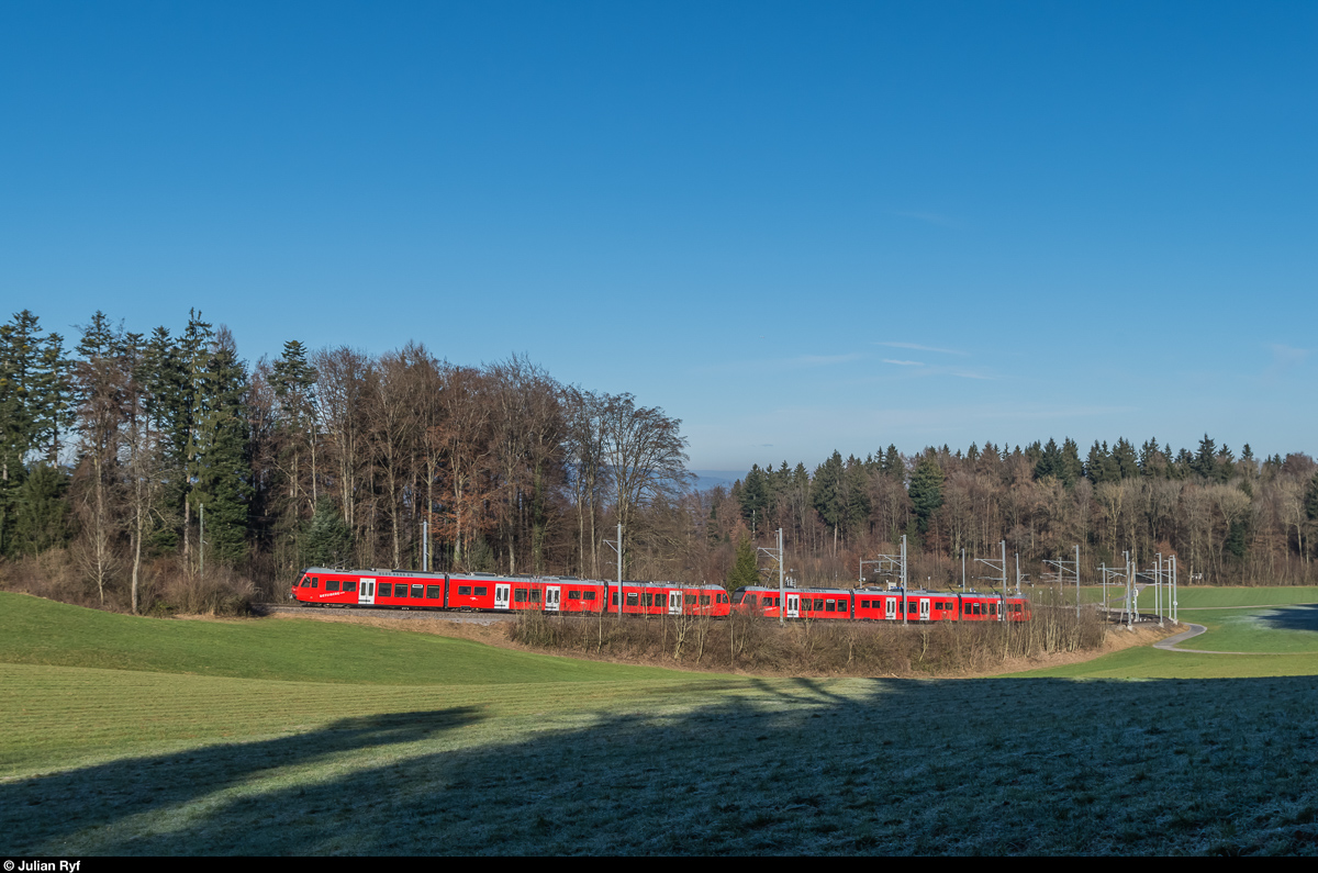 Eine Doppeltraktion Be 510 fährt am 6. Dezember 2016 als S10 bei Ringlikon in Richtung Uetliberg.