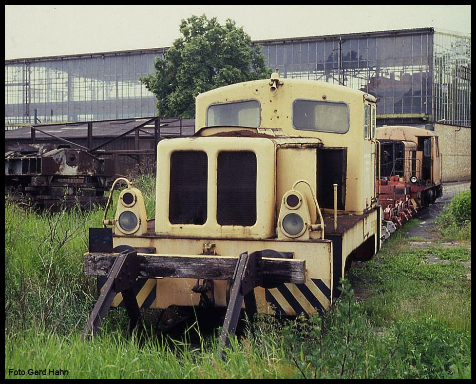 Eine ehemalige Werkslokomotive, bezeichnet als ESF 20, stand am 22.06.1991 bei der Malowa am Bahnhof in Klostermansfeld.