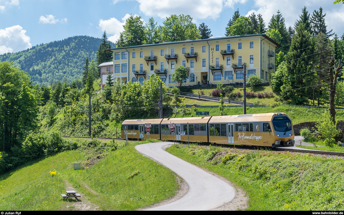 Eine Himmelstreppe erreicht am 27. Mai 2017 als Regio aus Mariazell den Bahnhof Winterbach.