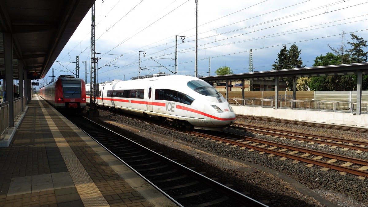 Eine Leider Missglückte Aufnahme von eienem ICE bei der durchfahrt des Troisdorf Bahnhof / ich vermute das dieser ICE nach Frankfurt Fährt , Den 30.05.2015 