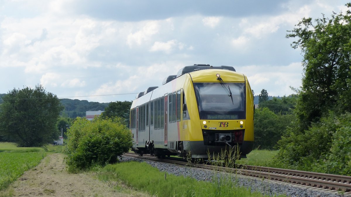 Eine RB12 nach Frankfurt Hbf zwischen Kelkheim Münster und Liederbach. Aufgenommen am 4.6.2017 16:19