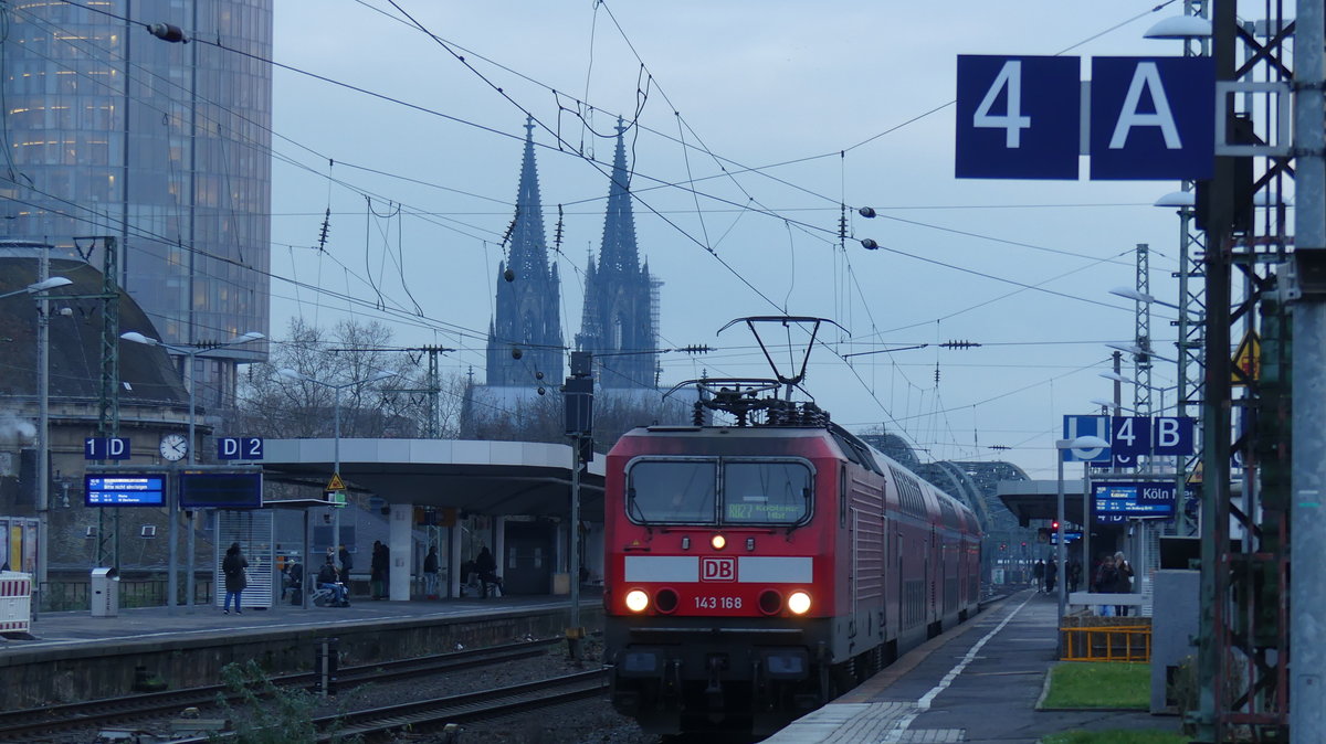 Eine RB27 nach Koblenz verlässt den Bahnhof Köln Messe/Deutz. Aufgenommen am 11.1.2018 16:10