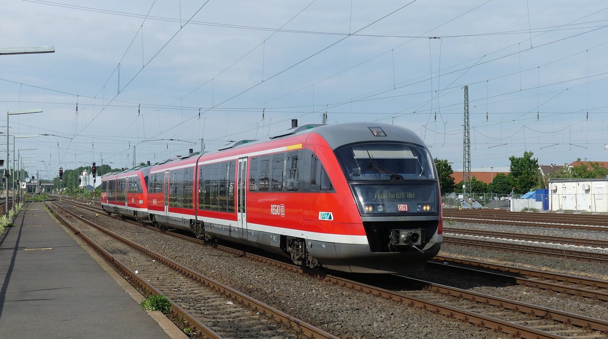 Eine RB34 Glauburg Stockheim - Frankfurt Hbf erreicht den Bahnhof Bad Vilbel. Aufgenommen am 15.5.2018 16:58
