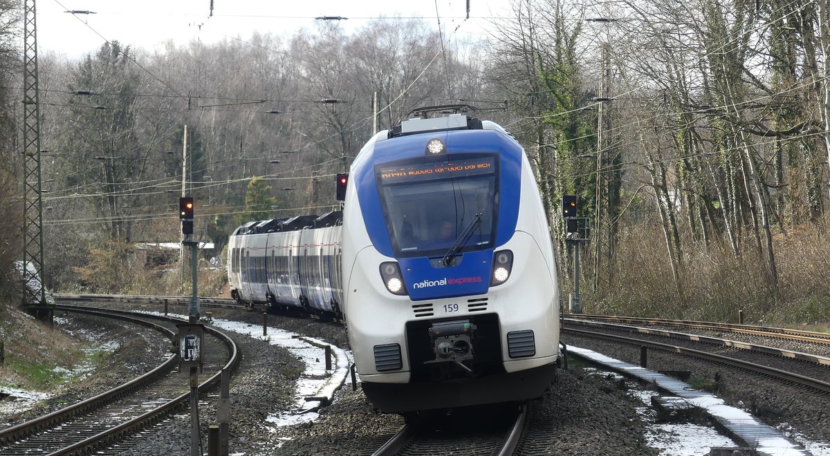 Eine RB48 fährt in den Bahnhof Gruiten ein. Aufgenommen am 12.2.2018 14:00