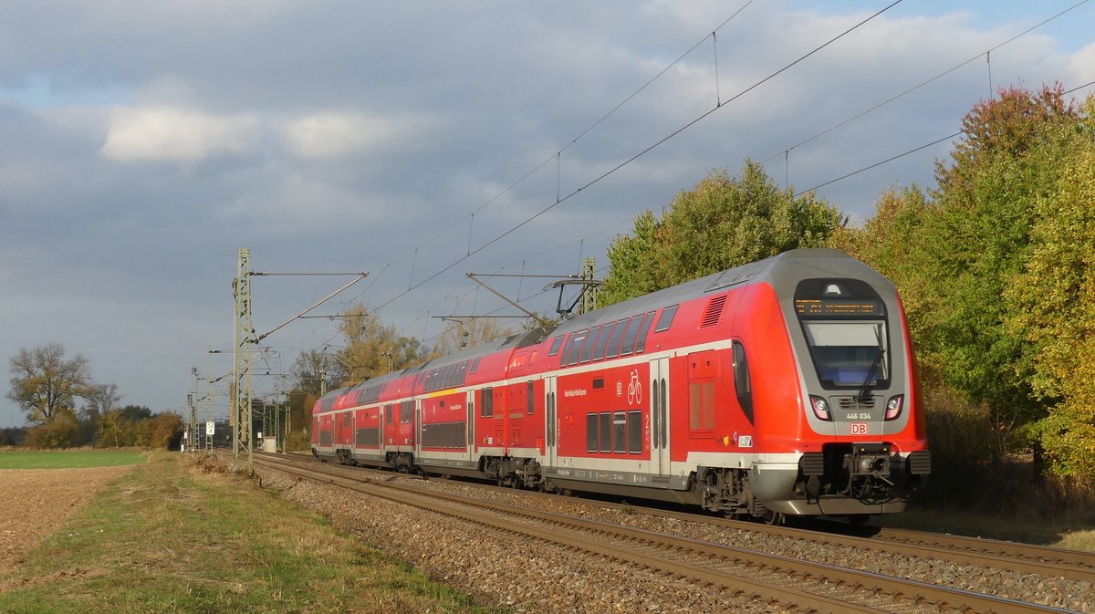Eine RE70 nach Frankfurt zwischen Groß-Gerau Dornheim und Groß-Gerau Dornberg. Aufgenommen am 25.10.2018 16:22