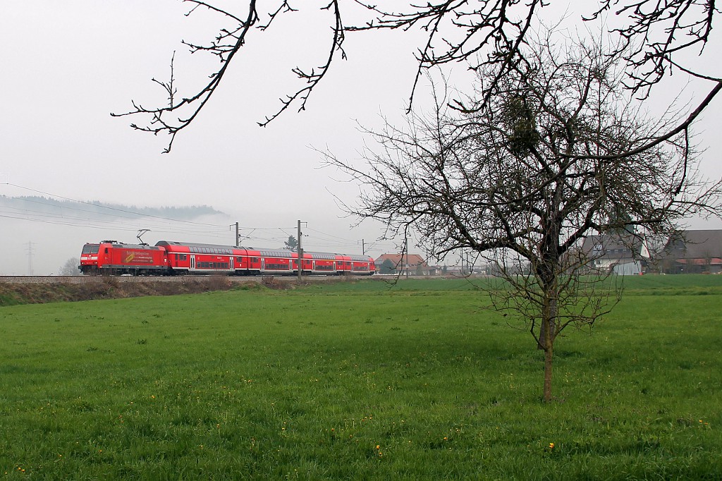 Eine Rheintal-146.1er im Schwarzwald (Kinzigtal). RE 4721 mit 146 114-4 bei Biberach Fröschbach 02.04.2016