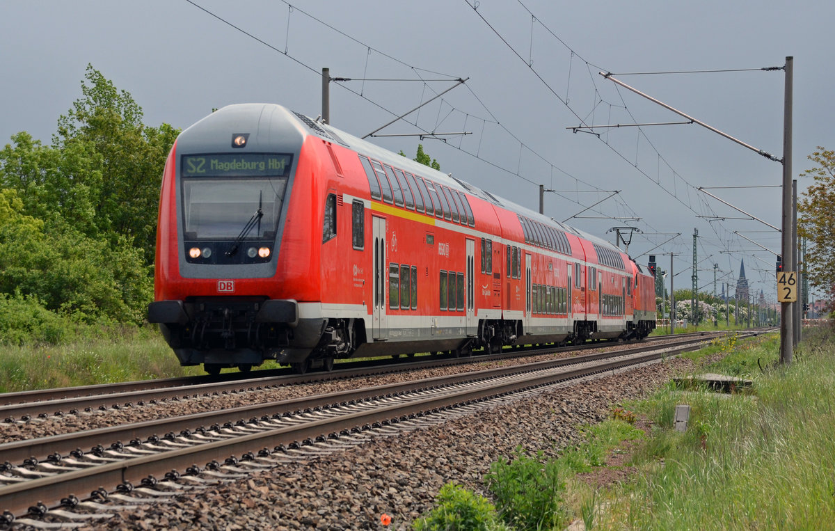 Eine S2 nach Magdeburg passiert vor der abziehenden Regenfront am 15.05.16 Greppin.