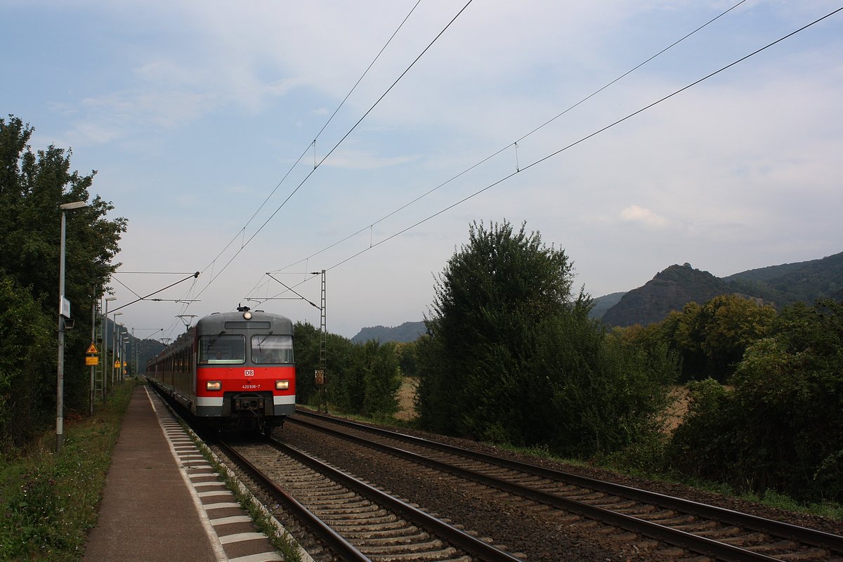 Eine Überraschung im Mittelrhein der 420 936-7 mit einer Dreifachtraktion durch Namedy in Richtung Koblenz.

Namedy
17.08.2018  