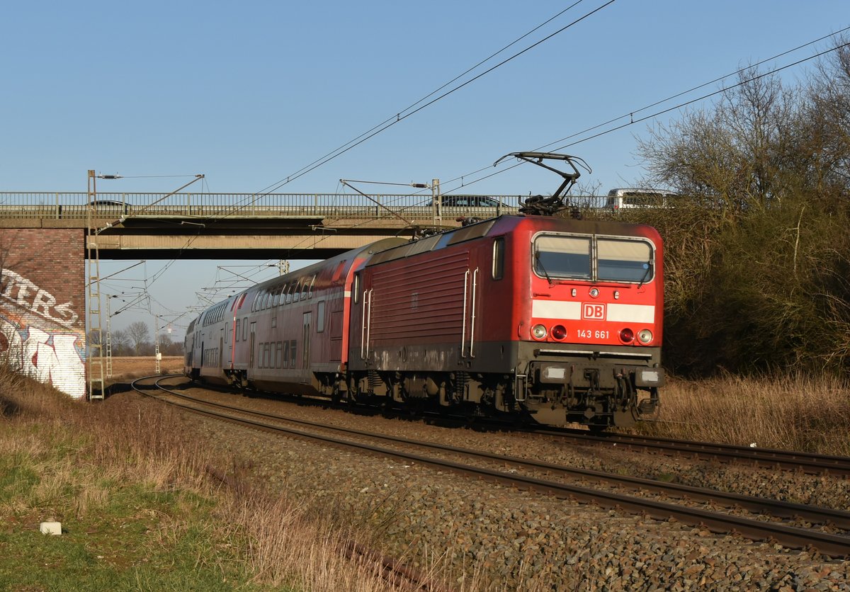 Einen RB27 schiebt die 143 661 gen Grevenbroich auf seinem Weg nach Koblenz. 19.3.2018