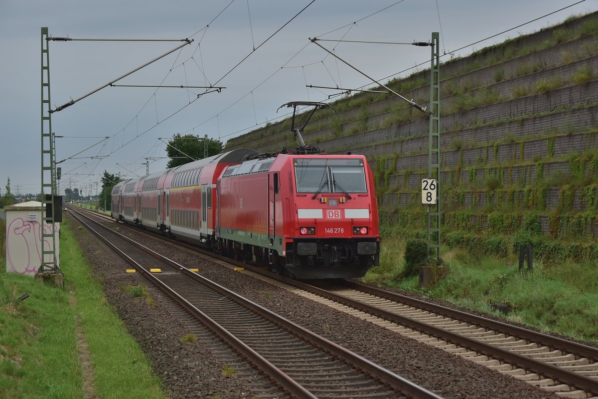 Einen RE6 nach Flughafen Köln/Bonn schiebend ist hier die 146 278 zu sehen am Freitag  den 25.8.2017, der für Horst Lüdicke, Dennis Fiedler und mich mit einem guten Essen bei Griechen endete..... aufgenommen in Allerheiligen.