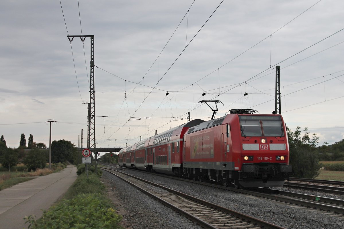 Einfahrt am 16.09.2016 von der Freiburger 146 110-2 Baden Württemberg erfahren/Müllheim (Baden)  mit ihrer RB (Offenburg - Müllheim (Baden)) in den Zielbahnhof.