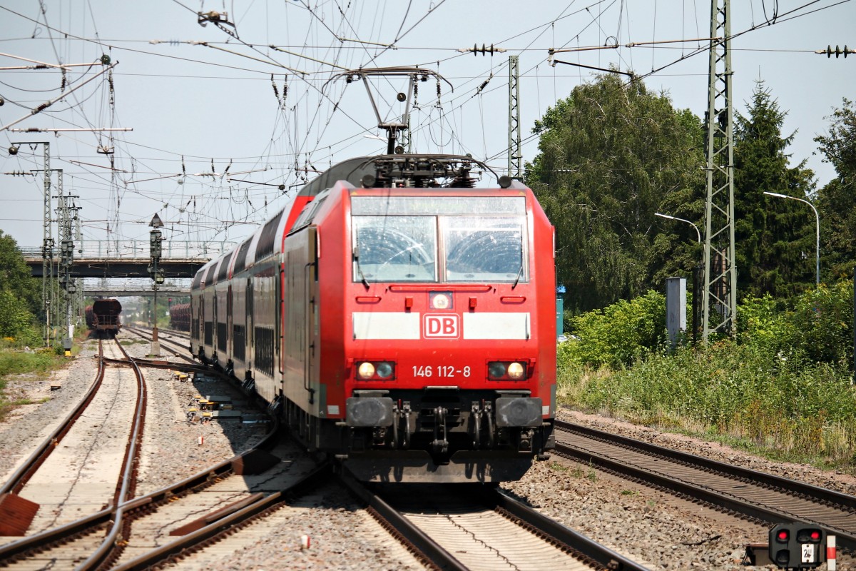 Einfahrt am 25.07.2014 von 146 112-8  Baden Württemberg erfahren  mit einem RE (Offenburg - Schliengen) in Müllheim (Baden).