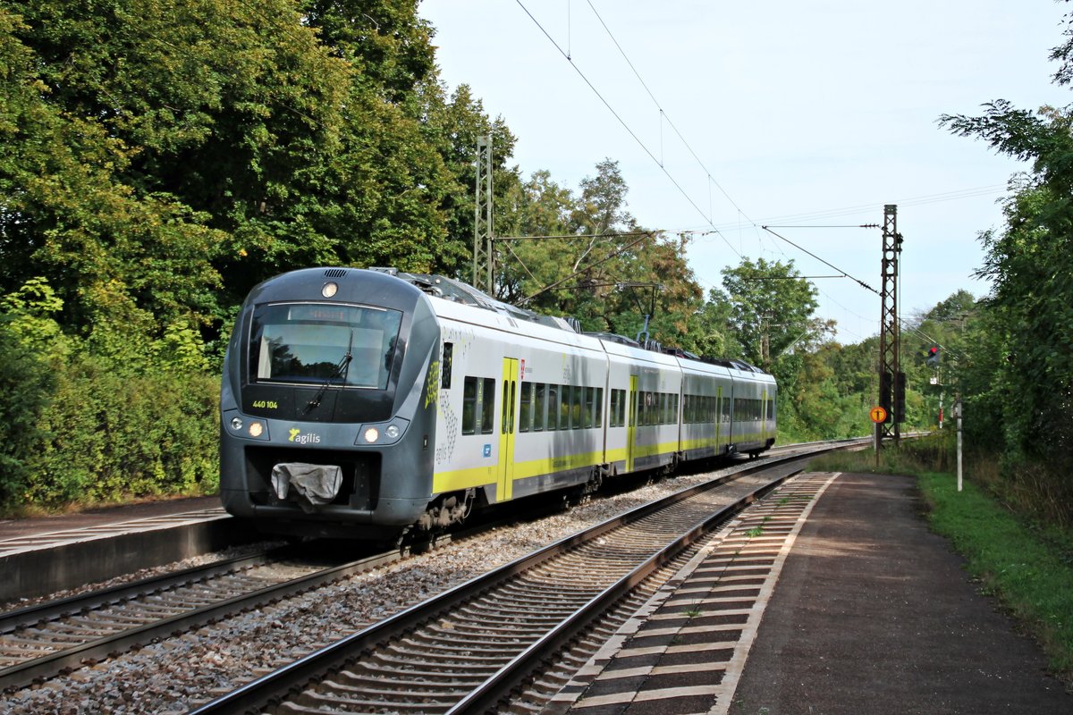 Einfahrt am 27.08.2015 von agilis 440 104 als ag (Plattling - Neunmarkt (Oberpf)) in Etterzhausen in Richtung Norden.