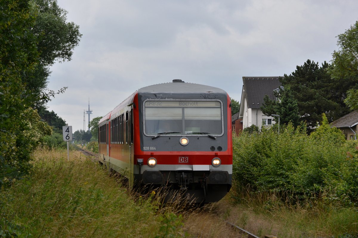 Einfahrt am Haltepunkt Blumenkamp. 628 664-5 fährt als RB32 in Blumenkamp ein und fährt weiter Richtung Bocholt.

Blumenkamp 02.07.2016