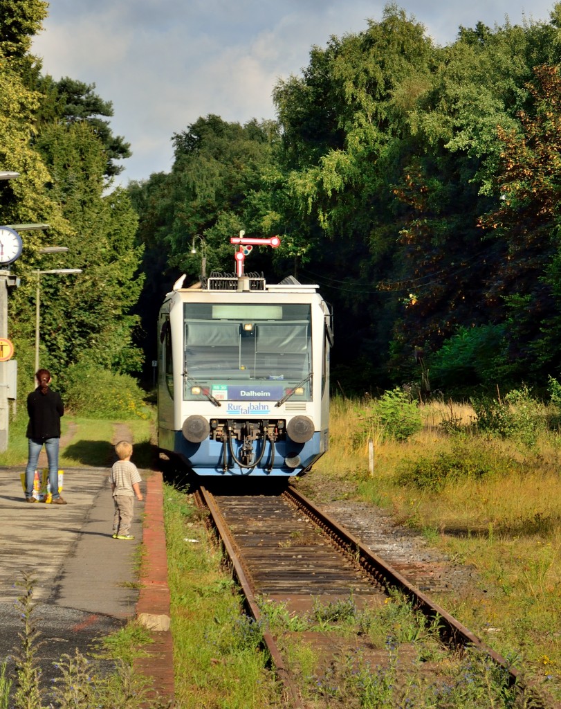 Einfahrt in den Bahnhof Dalheim, am Sonntag den 18.8.2013 ist der 654