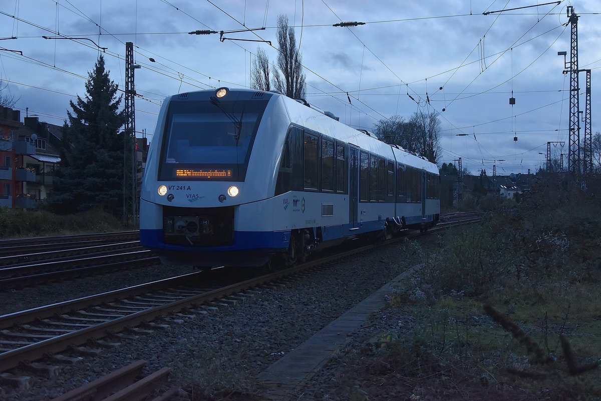 Einfahrt des VT 241 von VIAS in Rheydt als RB 34 nach Mönchengladbach Hbf am späteren Nachmittag des 14.12.2017