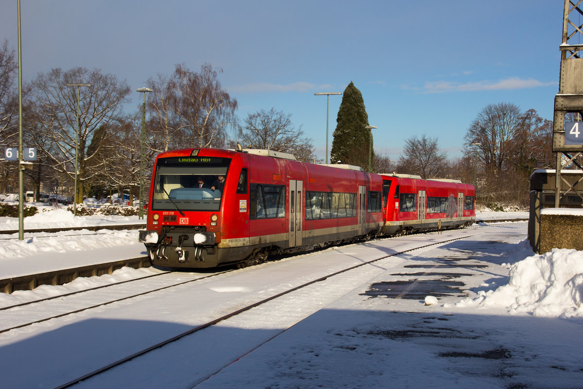 Einfahrt in den winterlichen Bahnhof Lindau.17.1.17