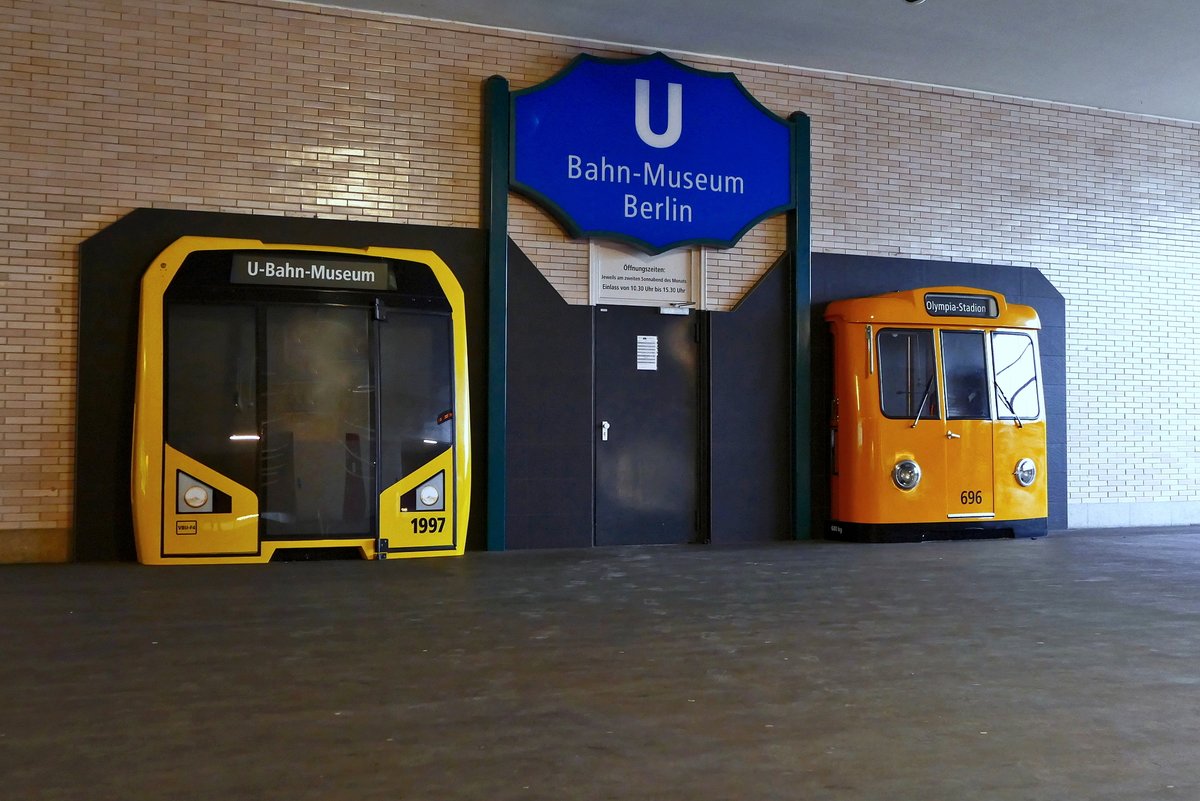 Eingang Bahn Museum Berlin /U-Bahnhof Berlin -Olympiastadion im Januar 2018.