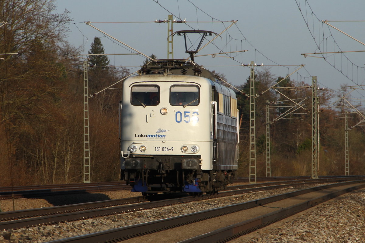 Einsam rauscht die 056 der Lokomotion Richtung München Ost. Bild vom 28.03.17.