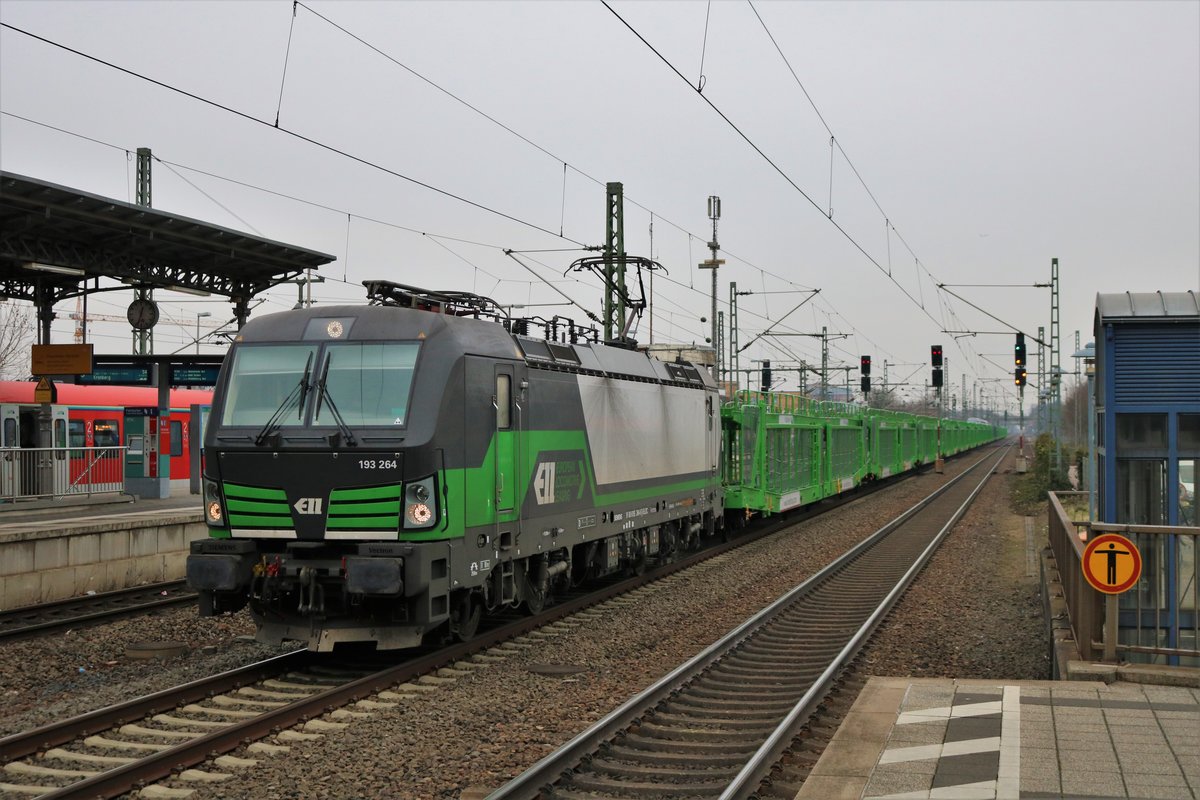 ELL/RTB Cargo Siemens Vectron 193 264-9 mit Autozug am 17.02.18 in Langen (Hessen)