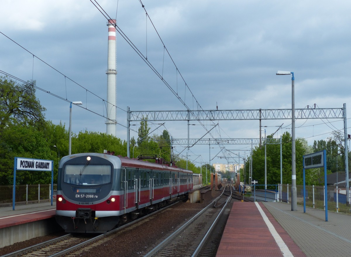 EN57 2066 kommt in Poznan Garbary an. 4.5.2014