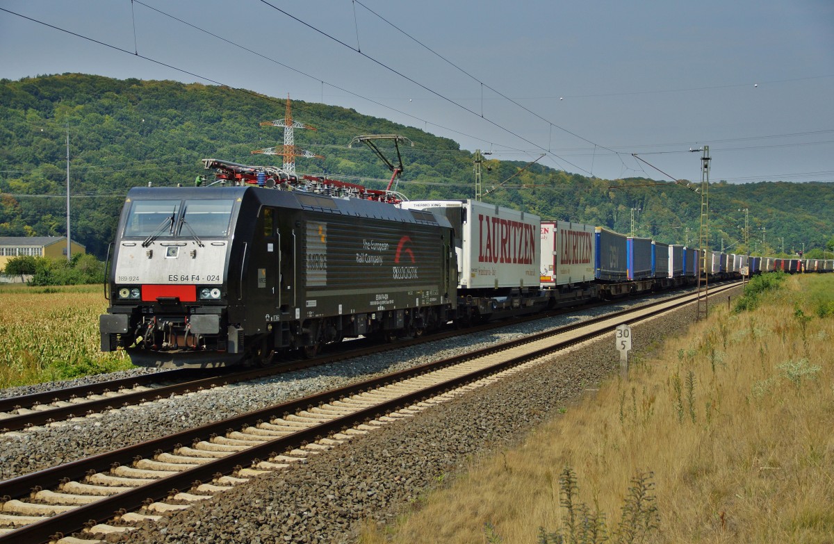ES 64 F4-024 (189 924) von MRCE gesehen am 12.08.15 mit einen Aufliegerzug bei Harrbach.