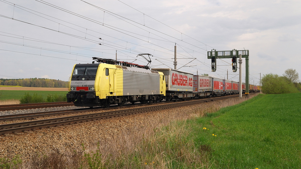 ES 64 F4 - 030 (TXL) mit KLV-Zug bei Mammendorf (21.04.2014)